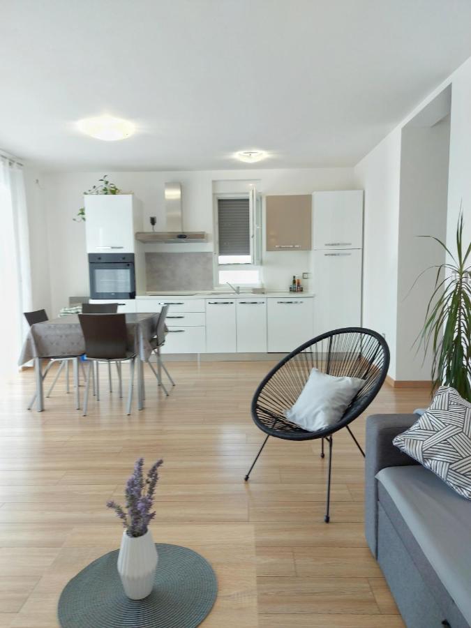 Apartment Fiorella Porec Bagian luar foto